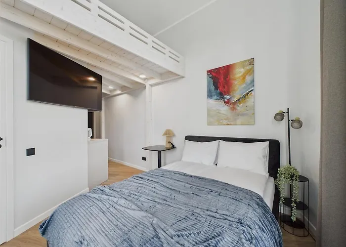 Neat Old Town Loft Apartment *